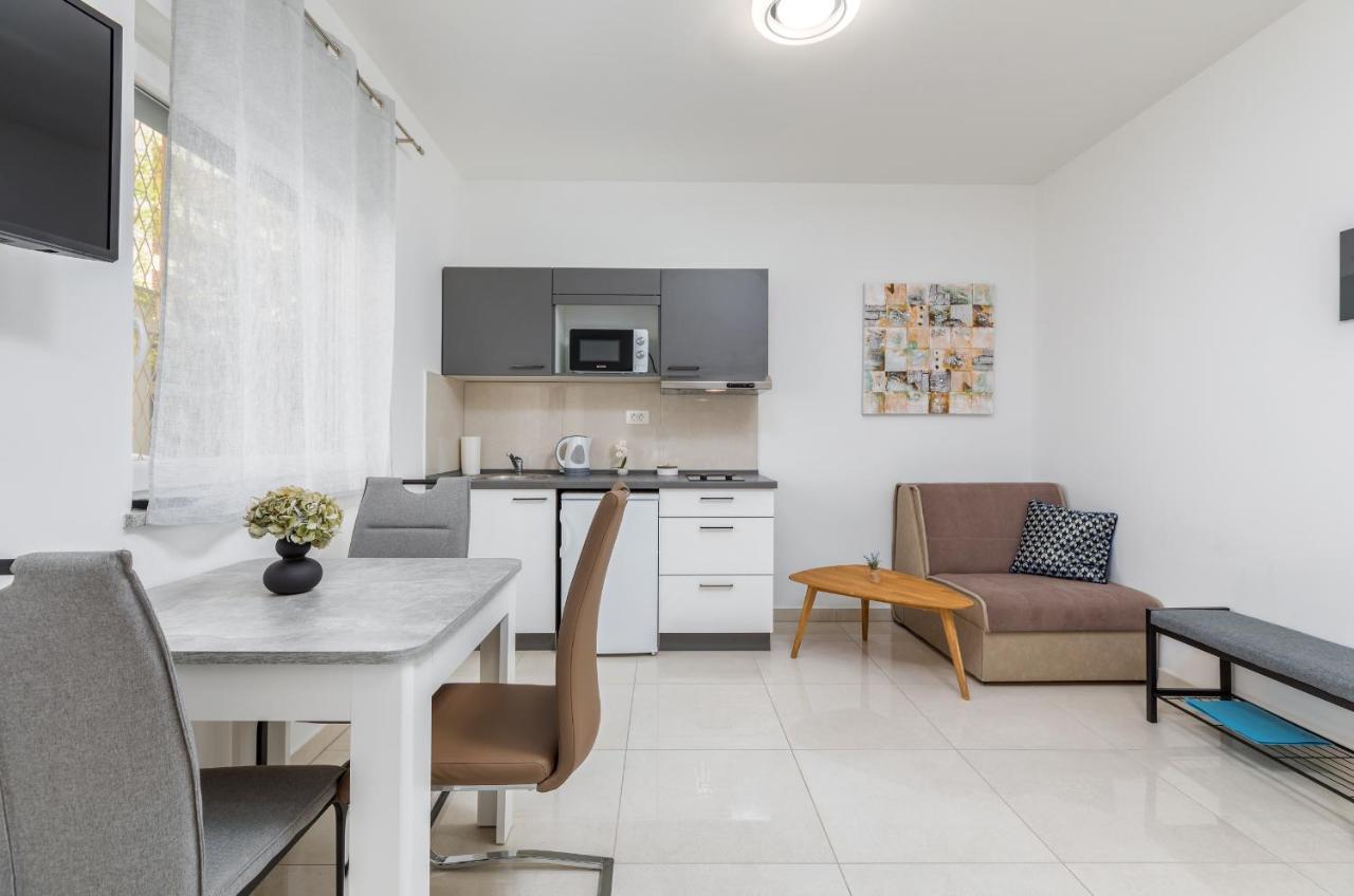 Marine Lux Apartments Pula Exterior photo