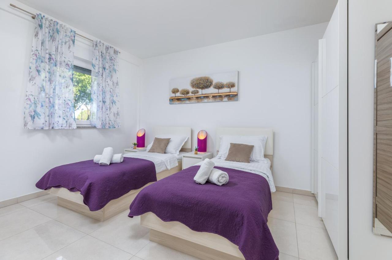 Marine Lux Apartments Pula Exterior photo