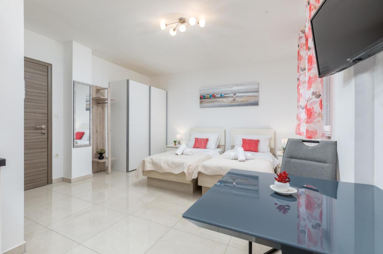 Marine Lux Apartments Pula Exterior photo