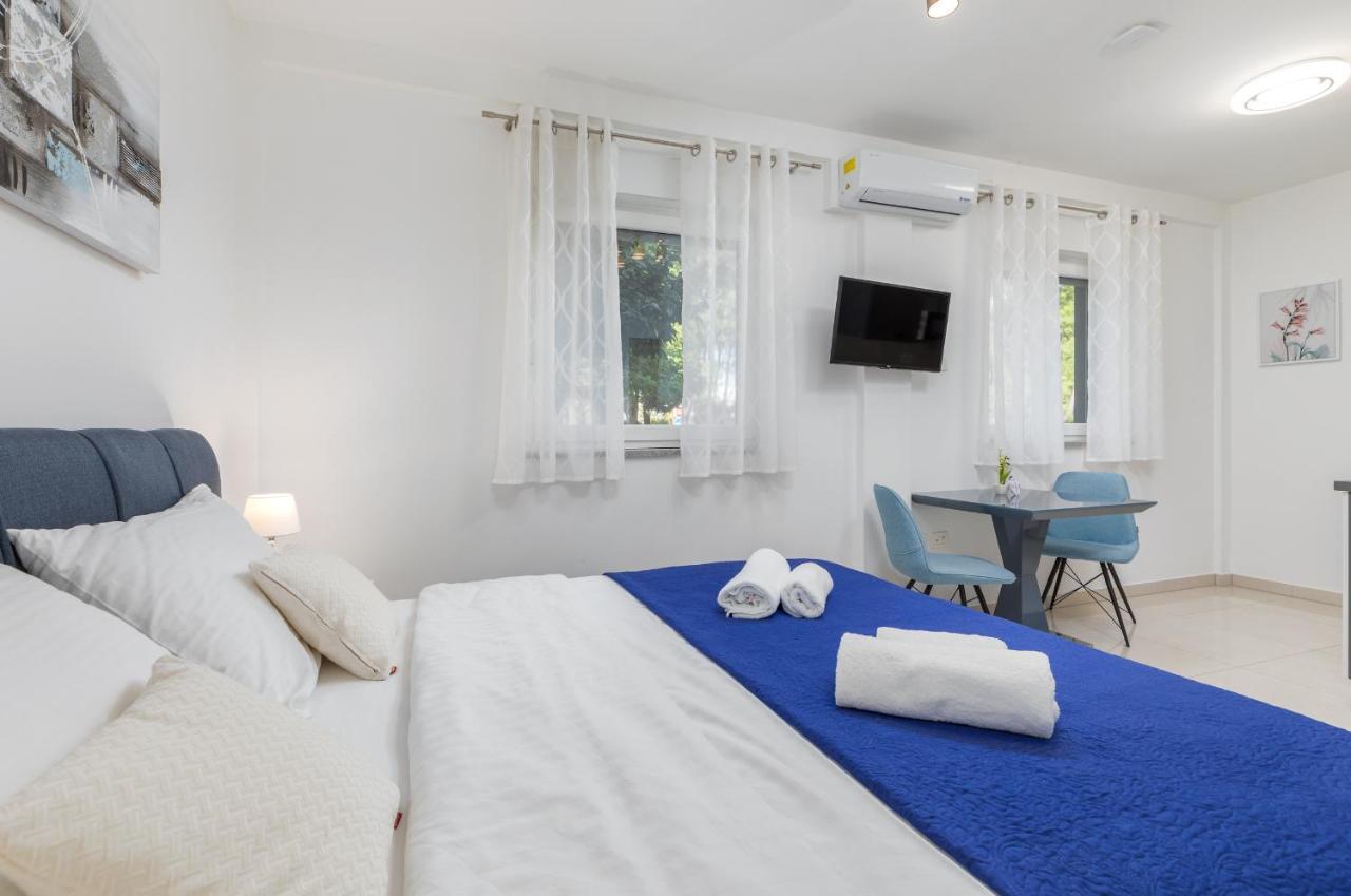 Marine Lux Apartments Pula Exterior photo