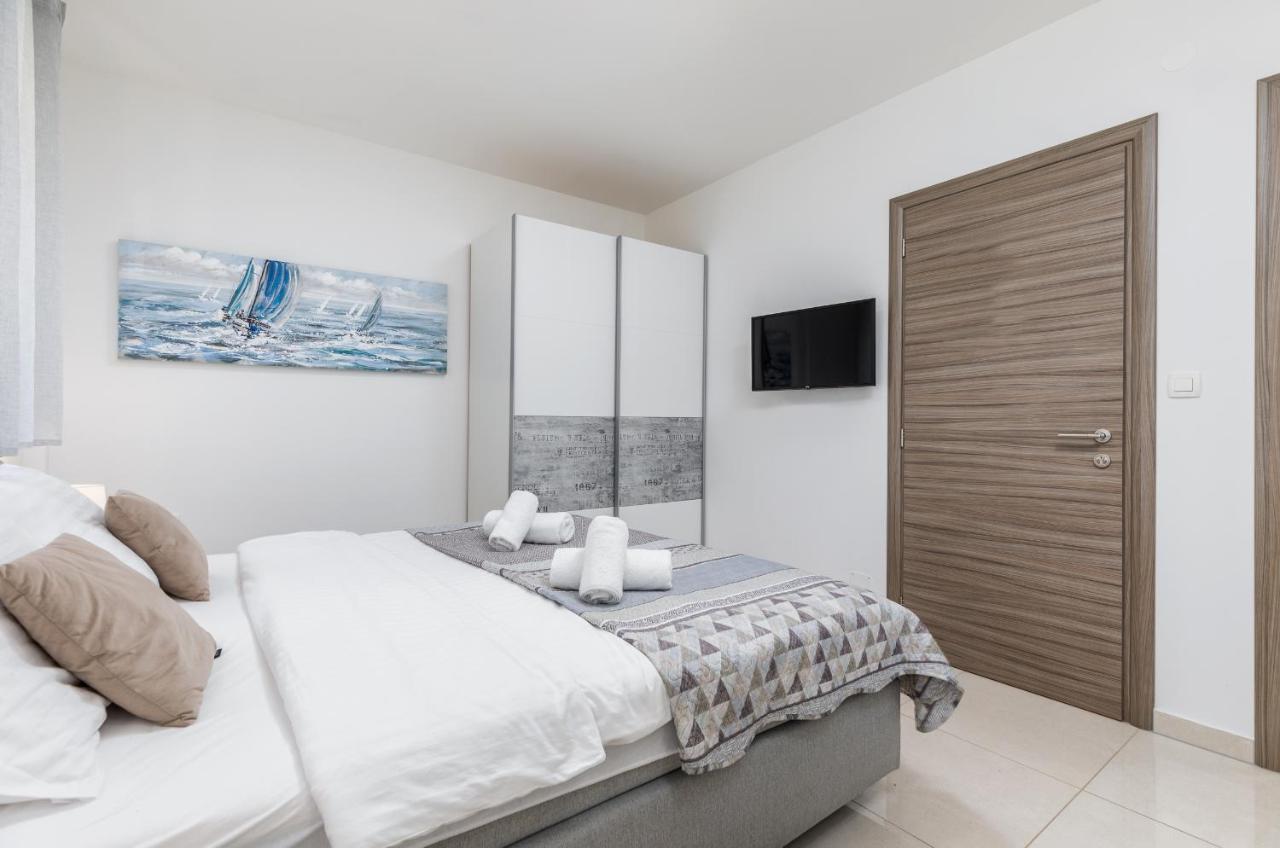 Marine Lux Apartments Pula Exterior photo